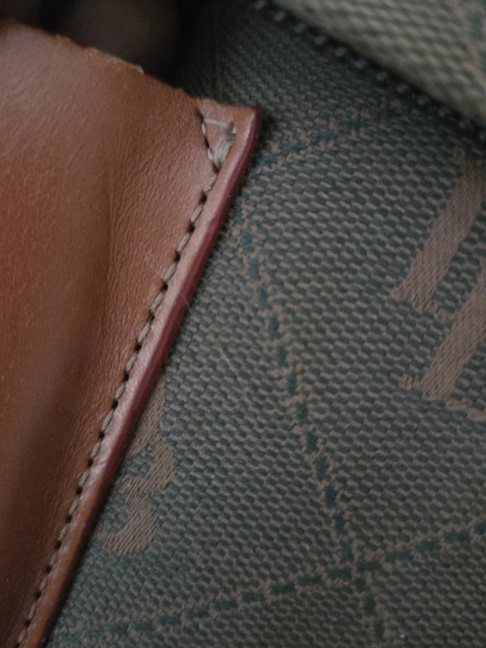 Dooney & Bourke good pre